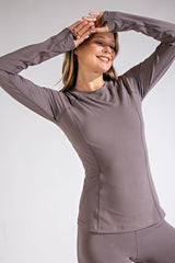 Long-sleeved performance shirt in Mink with thumbholes.
