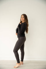Long-sleeved performance shirt in Black with thumbholes.