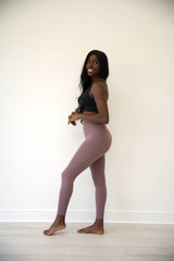 RADIANT Mauve seamless waist leggings with buttery soft fabric and pinch-free gusset.